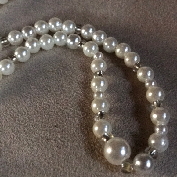 New! Pearl Backdrop Necklace - Picture 4 of 5